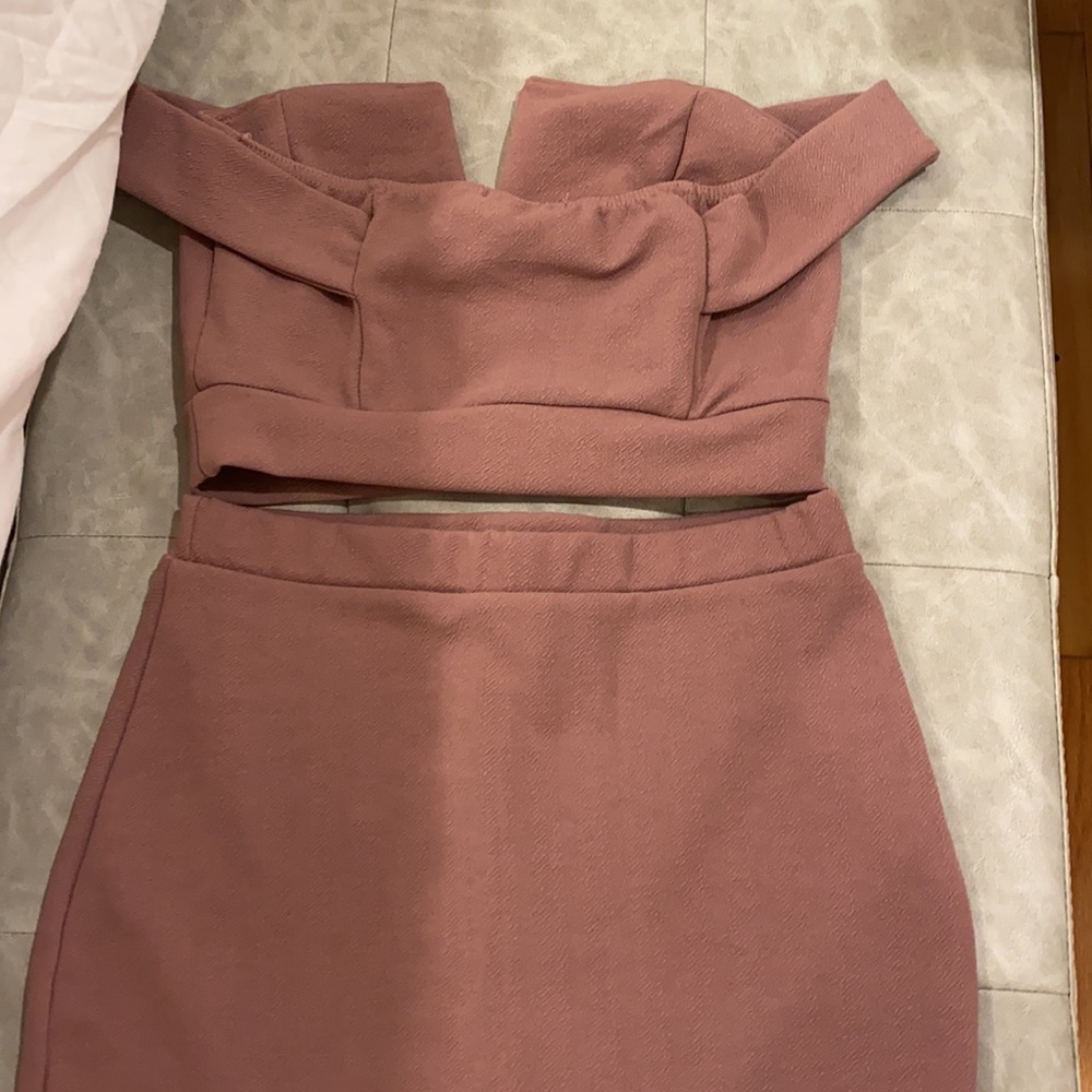 Two piece set - Picture 2 of 2